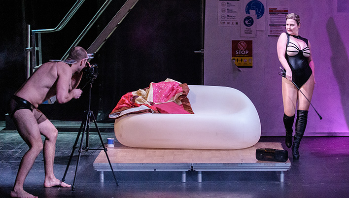 Smolný pich aneb Pitomý porno